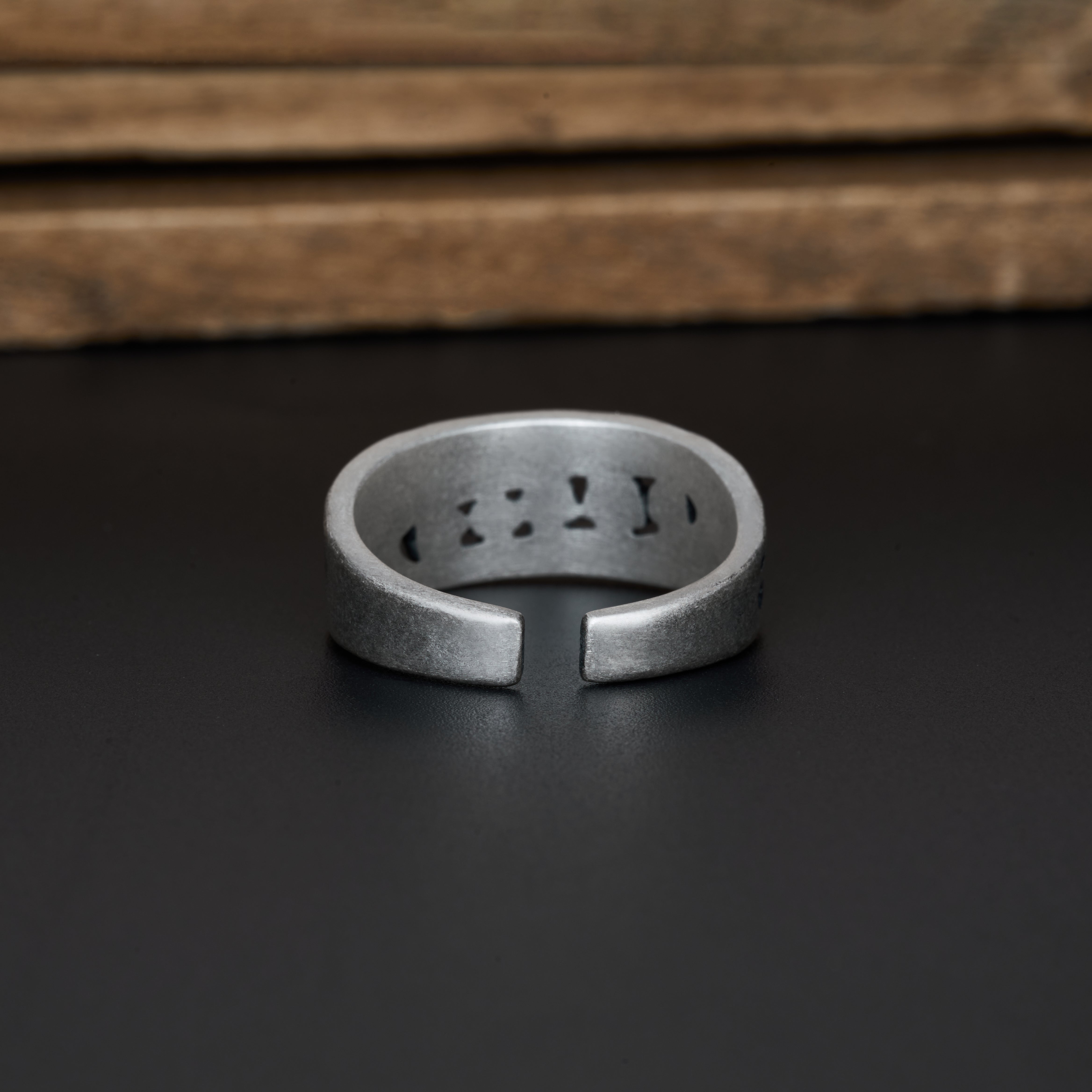 Matuerlion Vintage Ridge of Skulls Band Ring