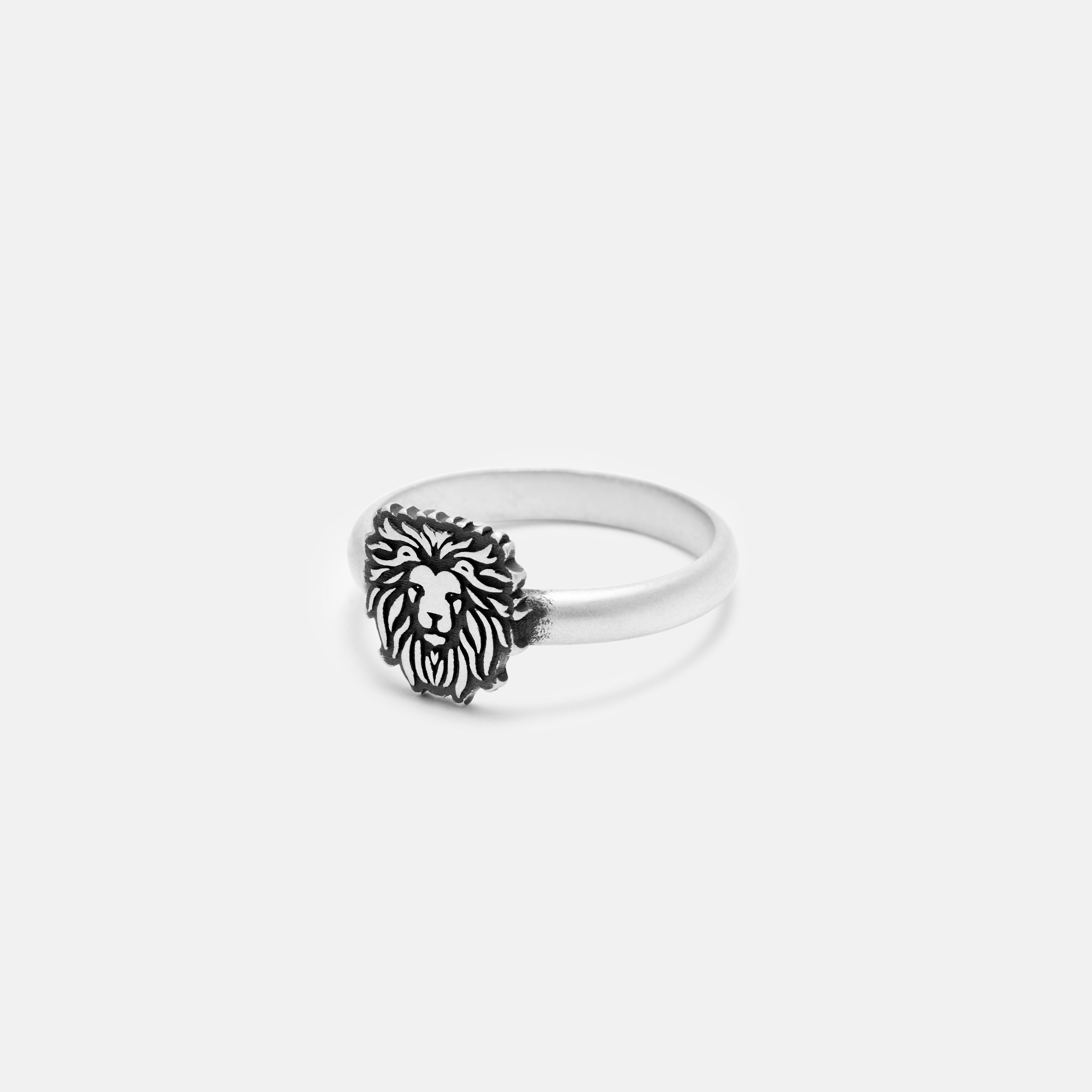 Matuerlion Vintage Majestic Lion Engraved Band Ring