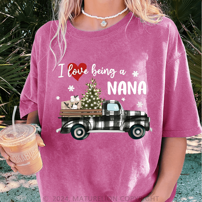 Maturelion Christmas T-Shirt I Love Being A Nana Women T-Shirt