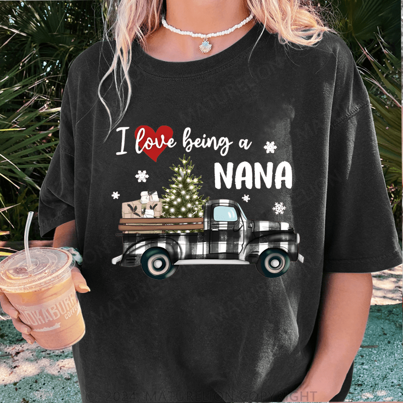 Maturelion Christmas T-Shirt I Love Being A Nana Women T-Shirt