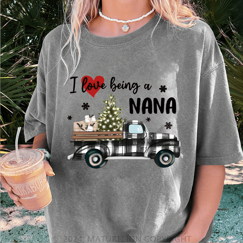 Maturelion Christmas T-Shirt I Love Being A Nana Women T-Shirt