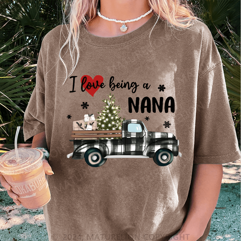 Maturelion Christmas T-Shirt I Love Being A Nana Women T-Shirt