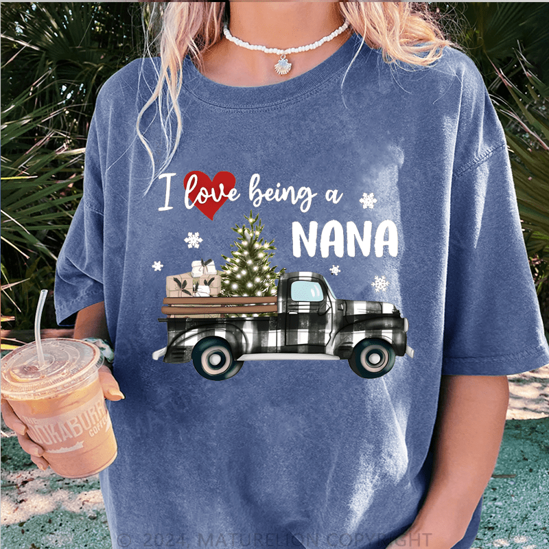 Maturelion Christmas T-Shirt I Love Being A Nana Women T-Shirt