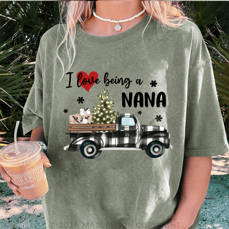 Maturelion Christmas T-Shirt I Love Being A Nana Women T-Shirt