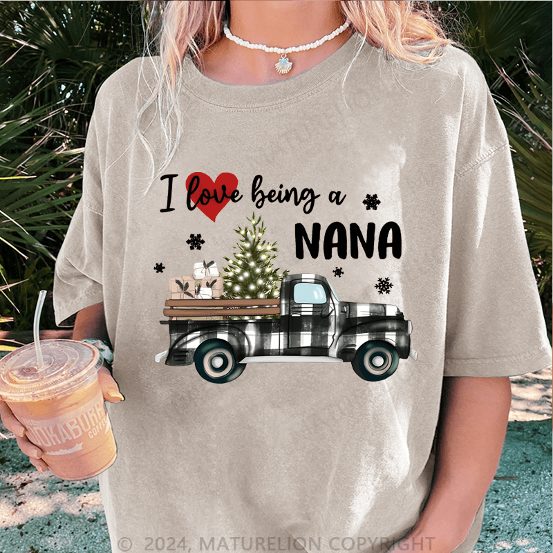 Maturelion Christmas T-Shirt I Love Being A Nana Women T-Shirt