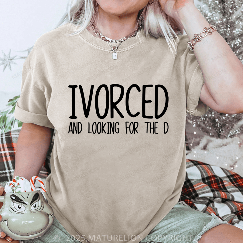 Maturelion Women T-Shirt Ivorced And Looking For The D DTG Printing Washed T-Shirt