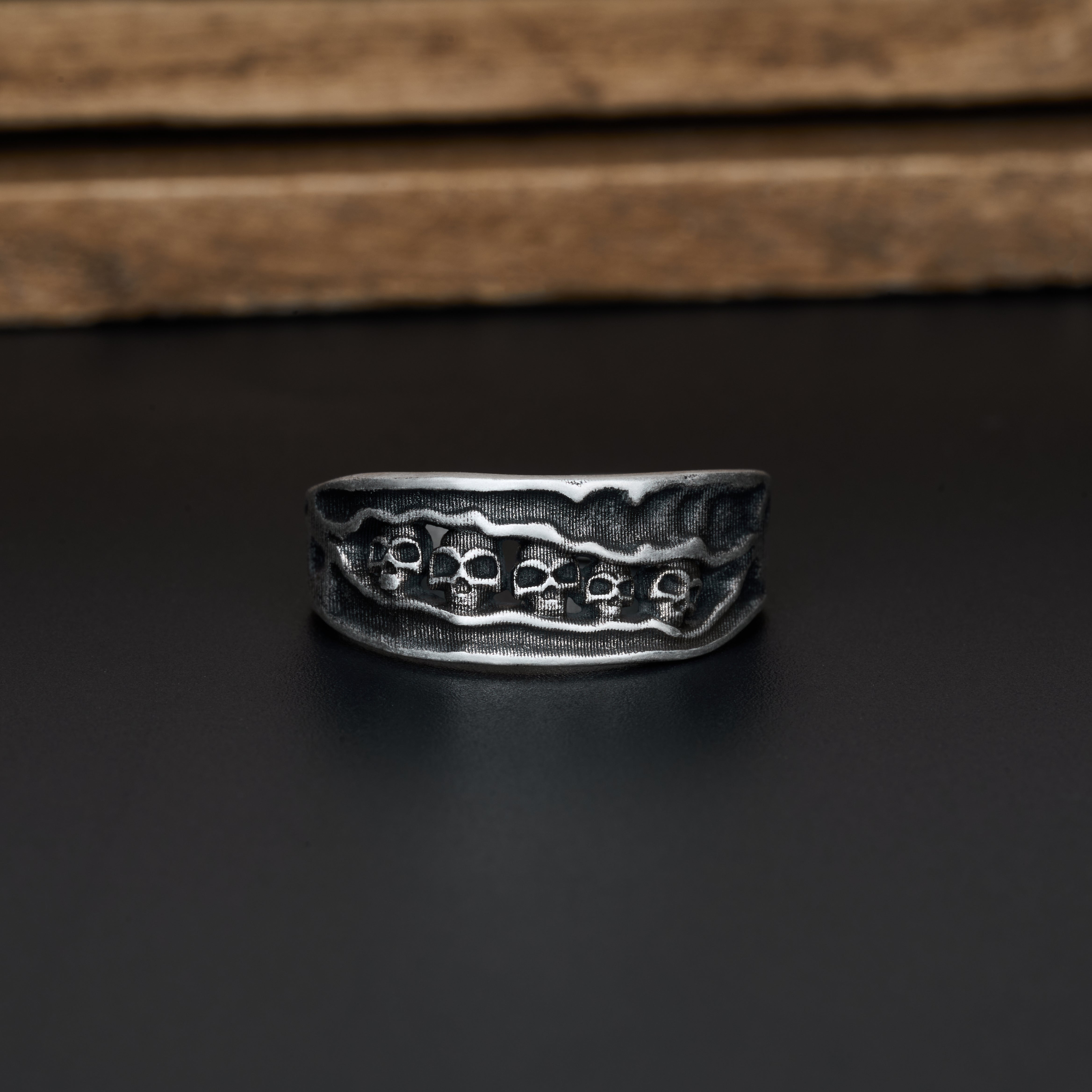 Matuerlion Vintage Ridge of Skulls Band Ring
