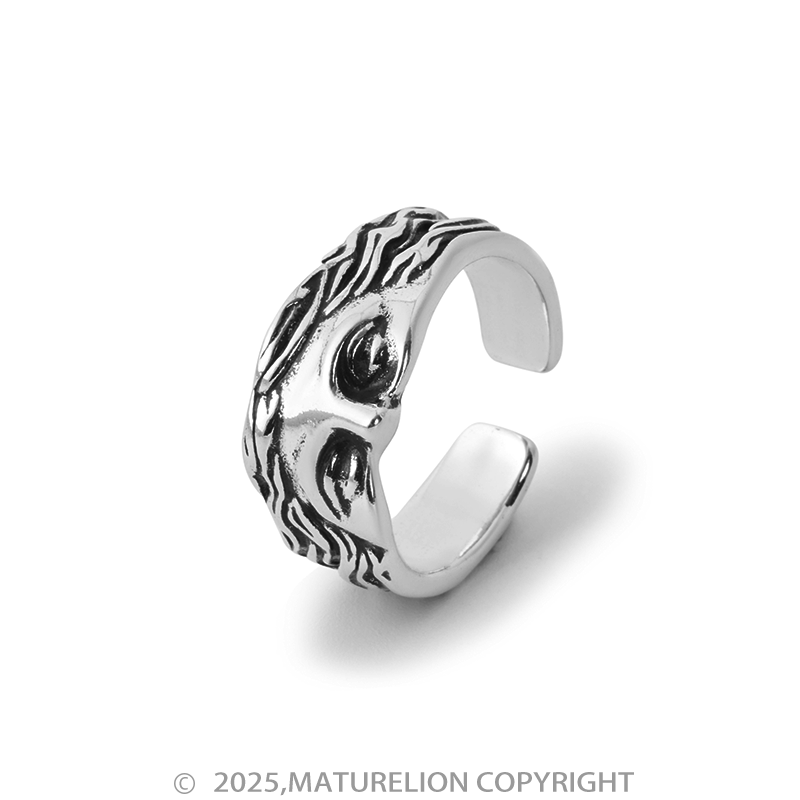 Matuerlion Vintage Half-Face Skull Ring for the Modern Rebel