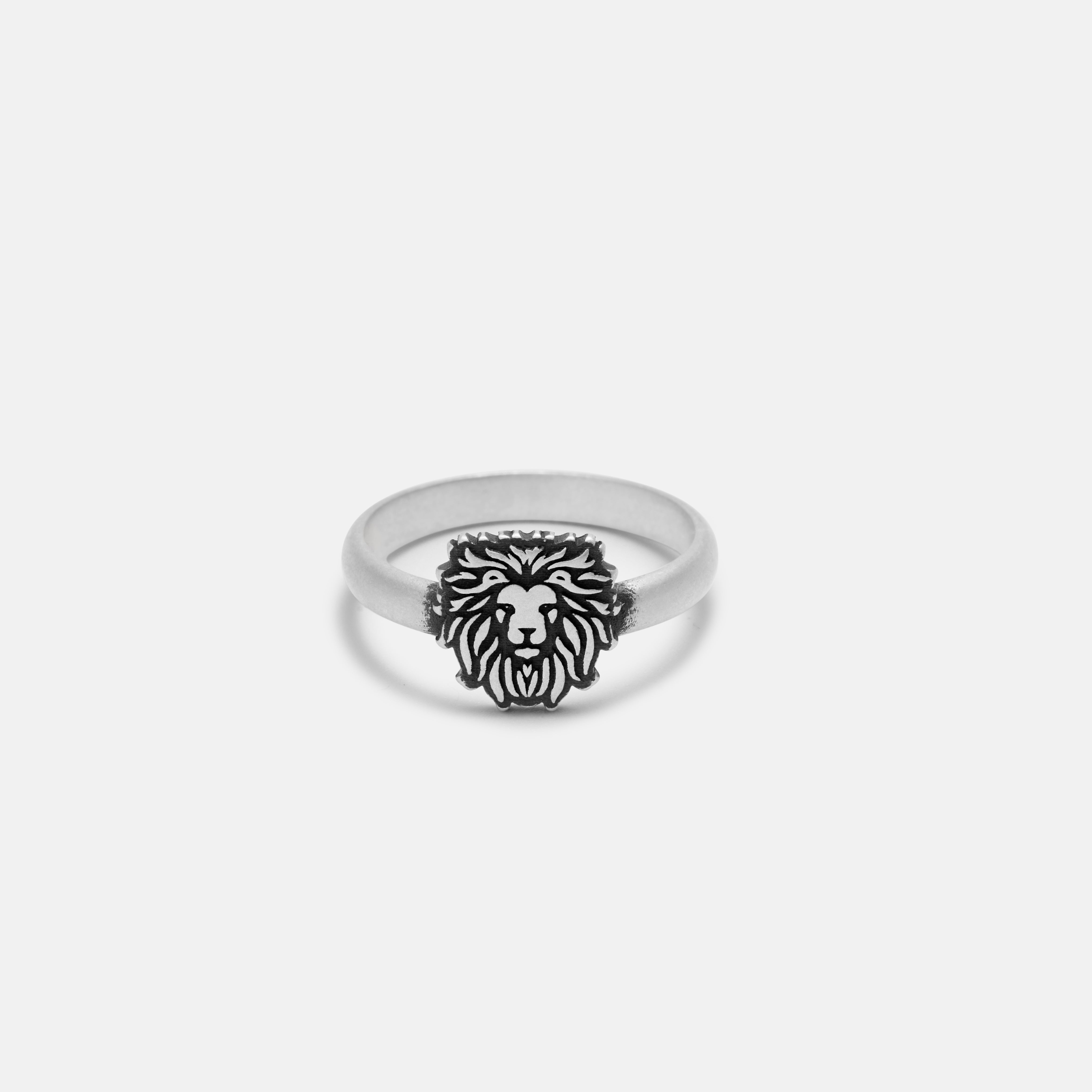 Matuerlion Vintage Majestic Lion Engraved Band Ring
