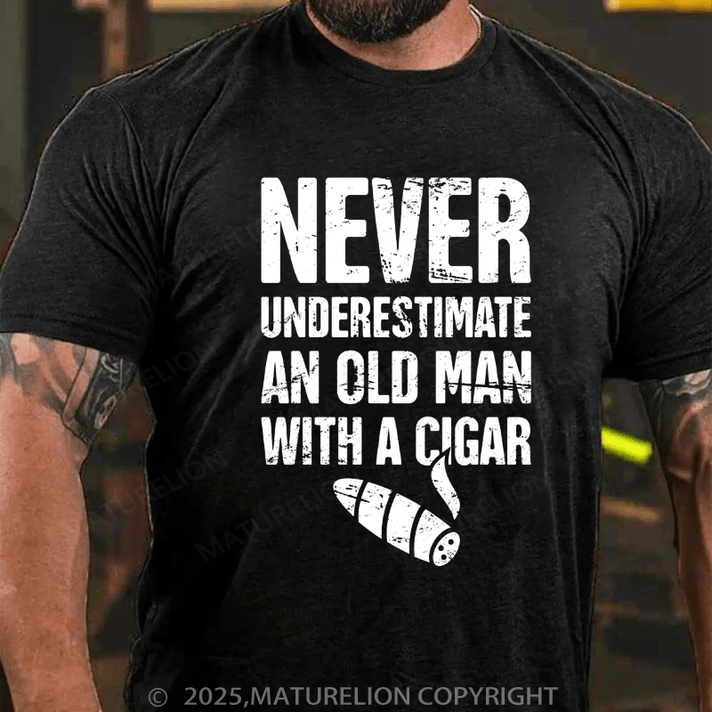 Maturelion Men's T-Shirt Never Underestimate An Old Man With A Cigat Cotton T-Shirt