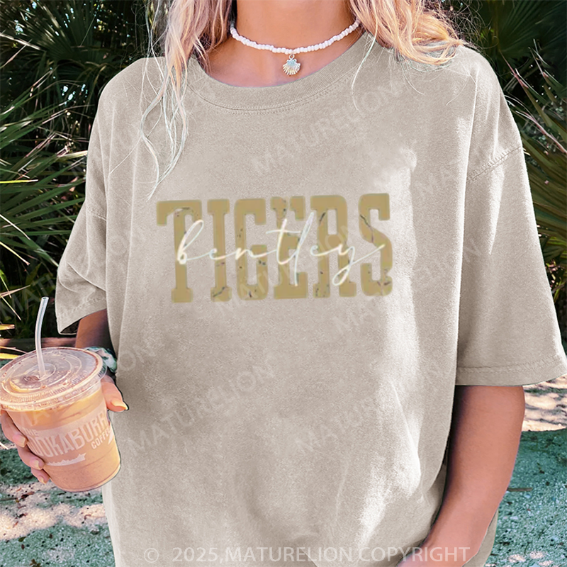 Maturelion Women's T-shirt Favorite Team DTG Washed T-shirt