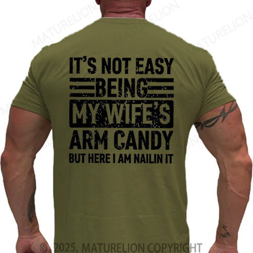 Maturelion Men's T-shirt It's Not Easy Being My Wife's Arm Candy But Here I'm Nailing It Cotton T-shirt