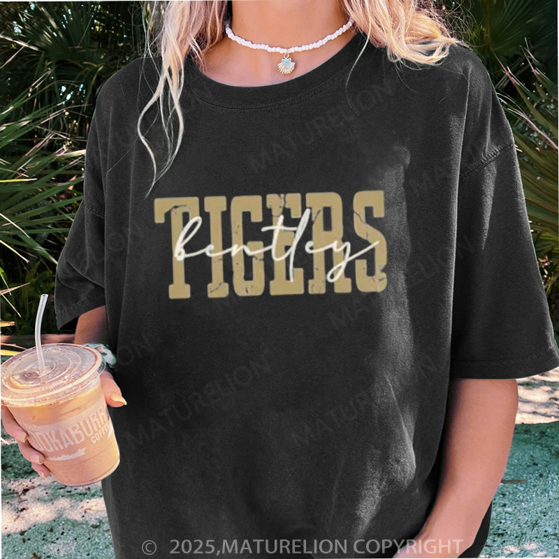 Maturelion Women's T-shirt Favorite Team DTG Washed T-shirt