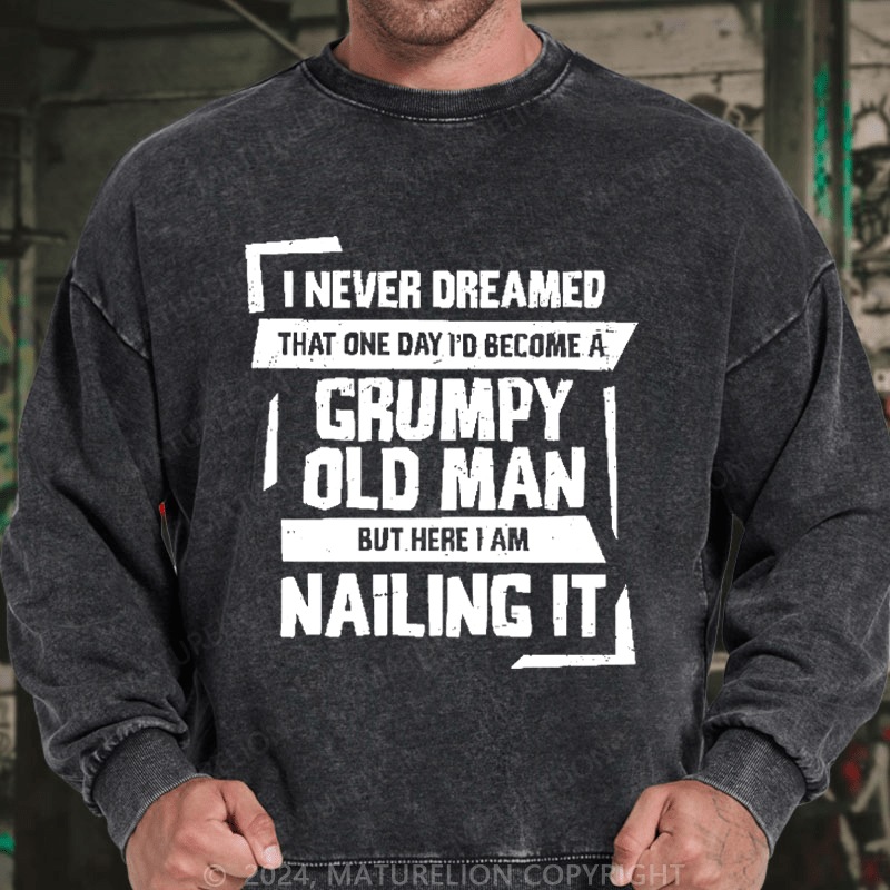 Maturelion Men's Sweatshirt Grumpy Old Man But Here I Am Nailing It Custom Washed Sweatshirt