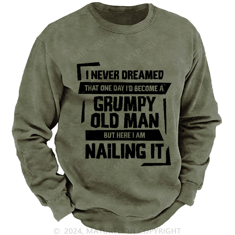 Maturelion Men's Sweatshirt Grumpy Old Man But Here I Am Nailing It Custom Washed Sweatshirt