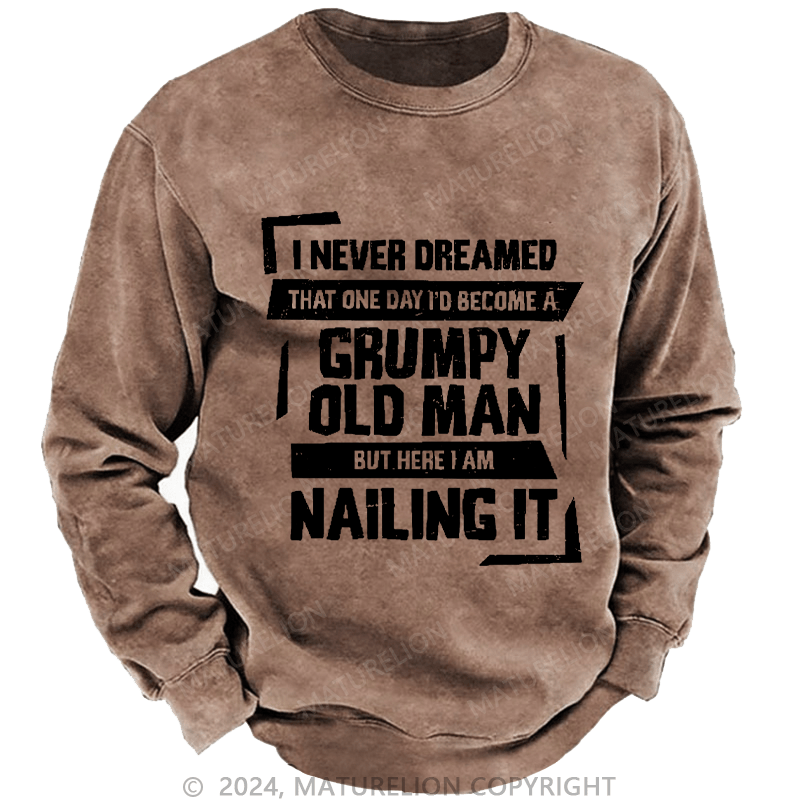 Maturelion Men's Sweatshirt Grumpy Old Man But Here I Am Nailing It Custom Washed Sweatshirt