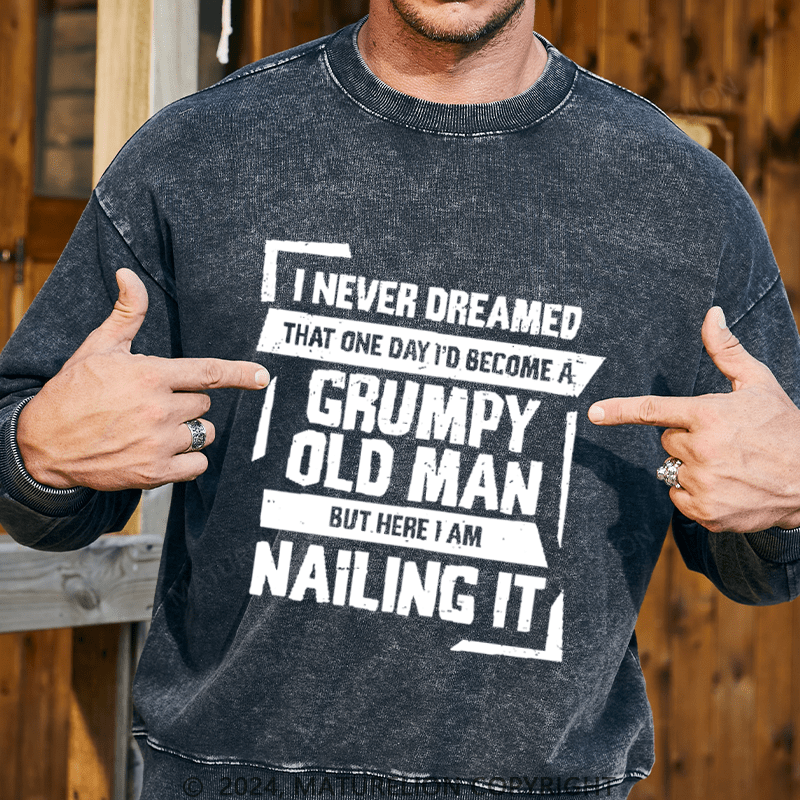 Maturelion Men's Sweatshirt Grumpy Old Man But Here I Am Nailing It Custom Washed Sweatshirt