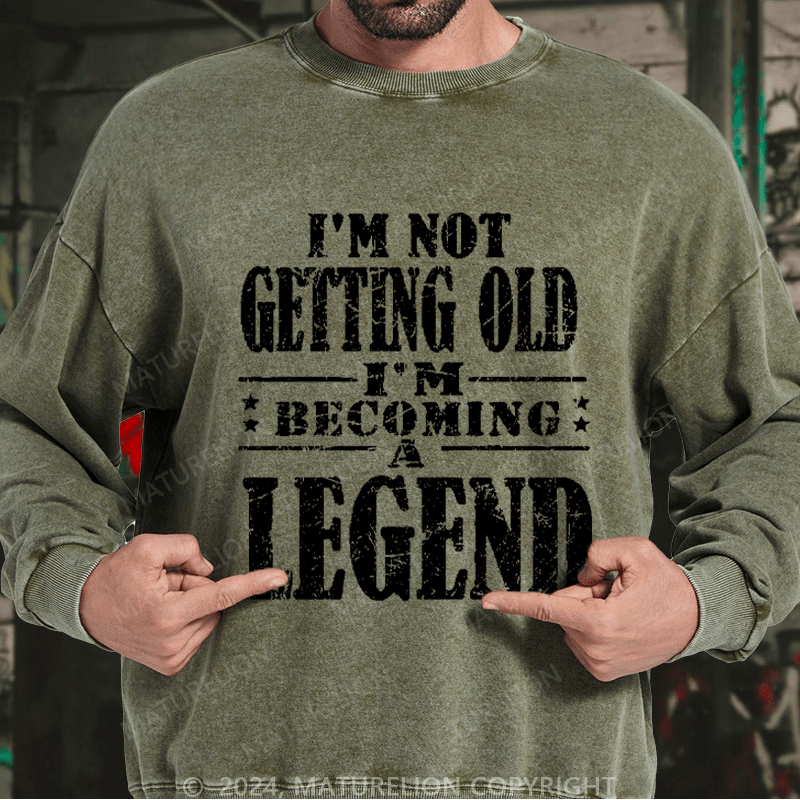 Maturelion Men's Sweatshirt I'm Not Getting Old I'm Becoming A Legend Custom Washed Sweatshirt
