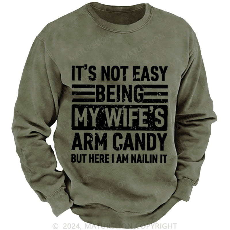 Maturelion Men's Sweatshirt It's Not Easy Being My Wife's Arm Candy But Here I'm Nailing It Custom Washed Sweatshirt