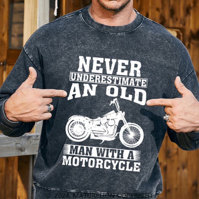 Maturelion Men's Sweatshirt Never Underestimate An Old Man With A Motorcycle Custom Sweatshirt