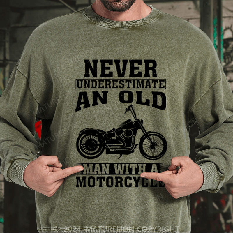Maturelion Men's Sweatshirt Never Underestimate An Old Man With A Motorcycle Custom Sweatshirt