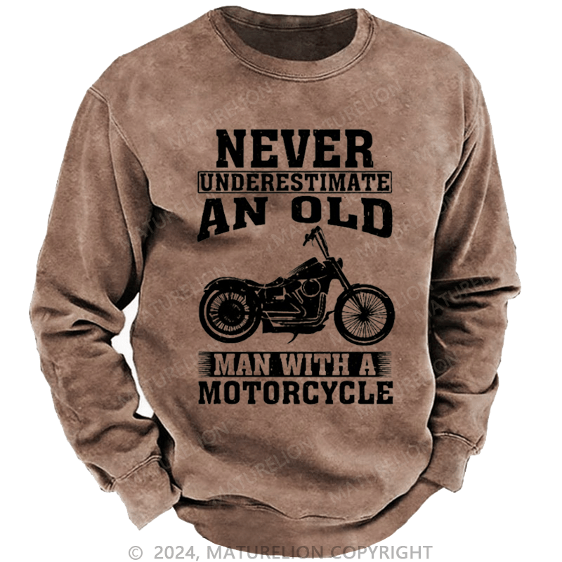 Maturelion Men's Sweatshirt Never Underestimate An Old Man With A Motorcycle Custom Sweatshirt