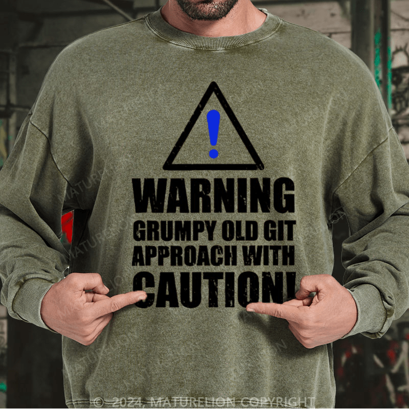 Maturelion Men's Sweatshirt Warning Grumpy Old Git Approach With Caution Custom Washed Sweatshirt