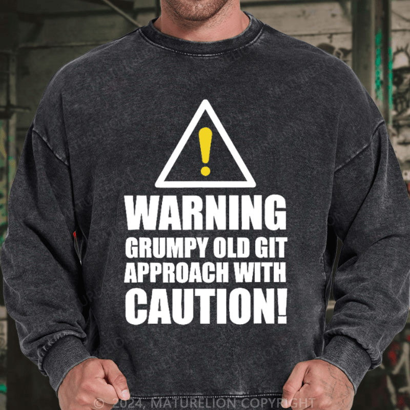 Maturelion Men's Sweatshirt Warning Grumpy Old Git Approach With Caution Custom Washed Sweatshirt