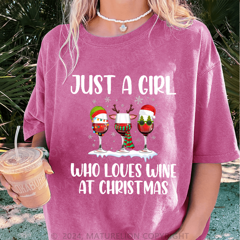 Maturelion Christmas T-Shirt Just A Girl Who Loves Wine At Christmas Women T-Shirt