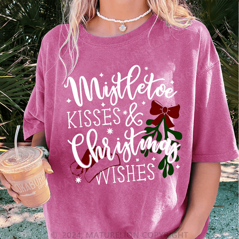 Maturelion Christmas T-Shirt Mistletoe Kisses Christmas Wishes Women T-Shirt