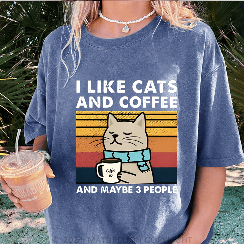 Maturelion Christmas T-Shirt I Like Cat And Coffee And Maybe 3 People Women T-Shirt
