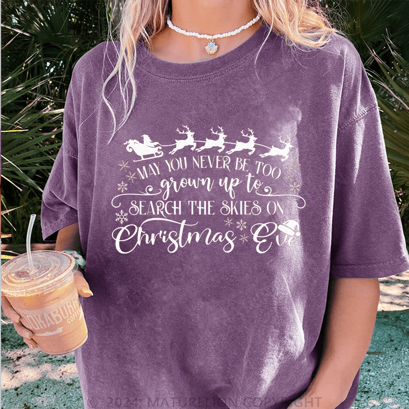 Maturelion Christmas T-Shirt May You Never Be Too Grown Up to Search the Skies Christmas Women T-Shirt