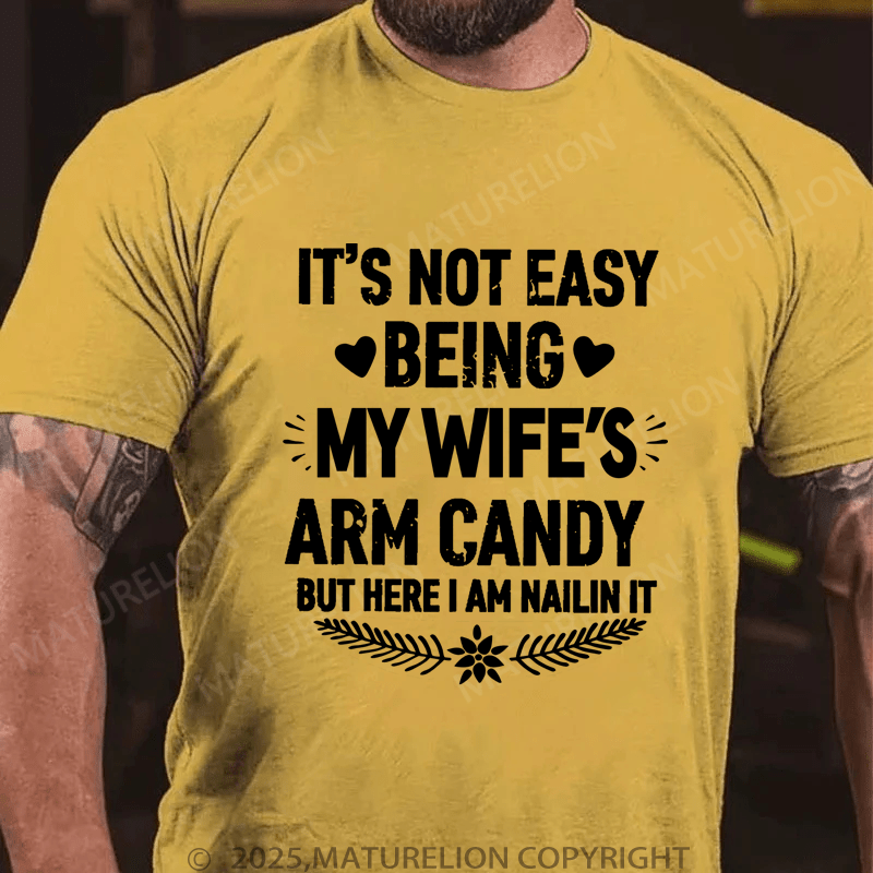 Maturelion Men's T-Shirt It's Not Easy Being My Wife's Arm Candy But Here I'm Nailing It T-Shirt